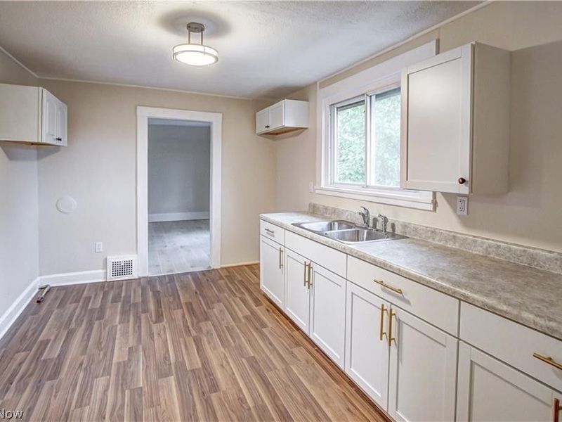 7619 Lawn Avenue, Cleveland, OH 44102 Photo 18