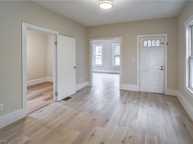 7619 Lawn Avenue, Cleveland, OH 44102 Photo 2