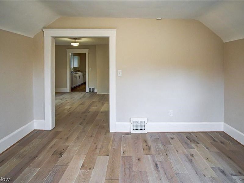 7619 Lawn Avenue, Cleveland, OH 44102 Photo 21