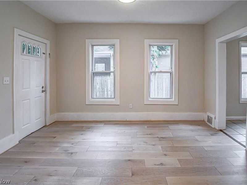 7619 Lawn Avenue, Cleveland, OH 44102 Photo 3
