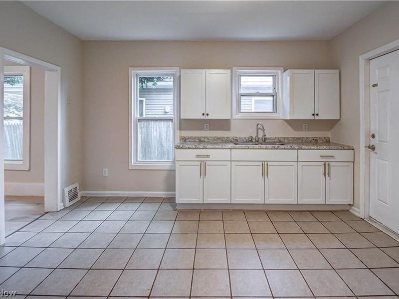 7619 Lawn Avenue, Cleveland, OH 44102 Photo 7