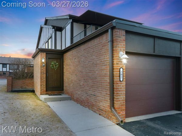 302 Country Club Drive, St. Clair Shores, MI 48082