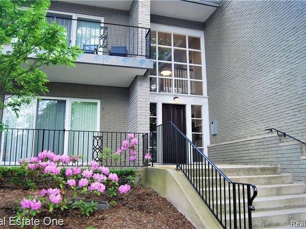 1113 N OLD WOODWARD Avenue, Birmingham, MI 48009