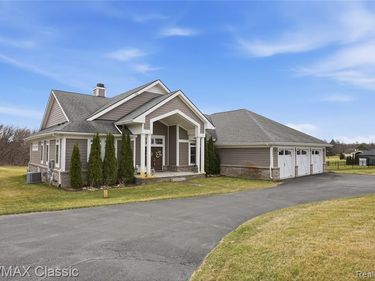 2901 Sleeth Road, Commerce Twp, MI 48382