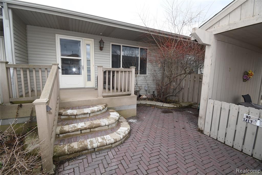 62310 Arlington Circle, South Lyon, MI 48178 Main Photo