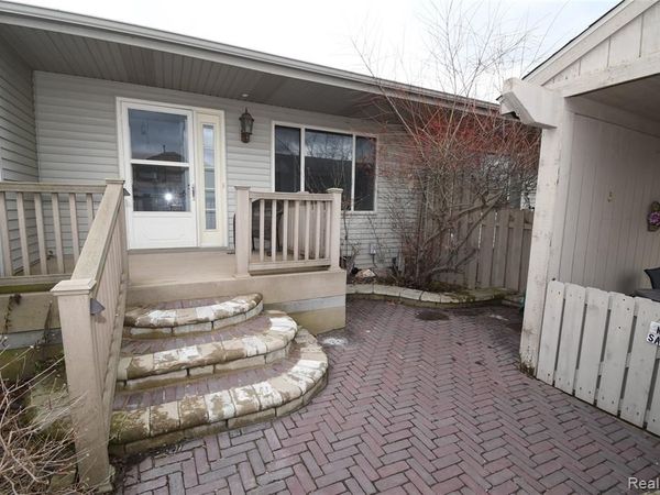 62310 Arlington Circle, South Lyon, MI 48178
