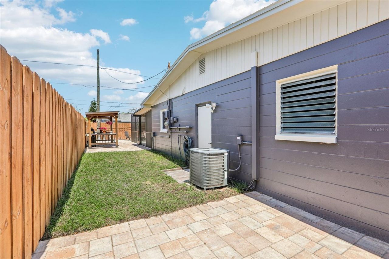 8541 75th Place , Seminole, FL 33777 Photo