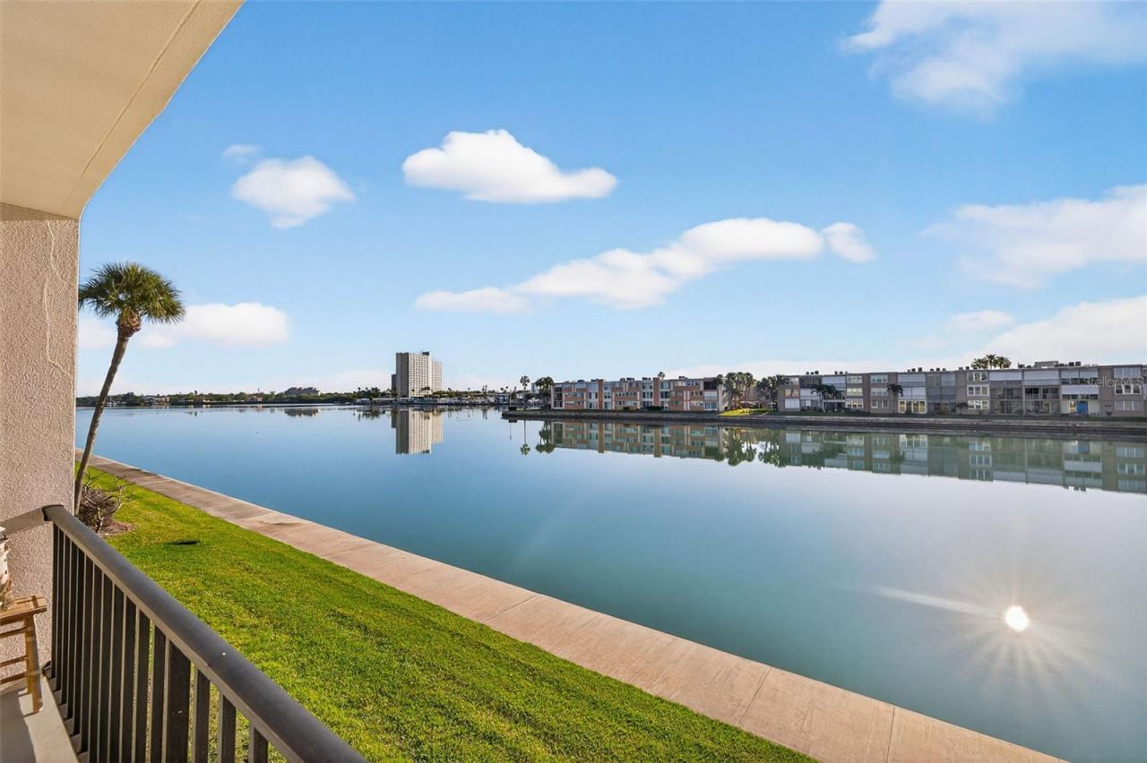 7625 Sun Island Drive S, Unit 207, South Pasadena, FL 33707 Photo