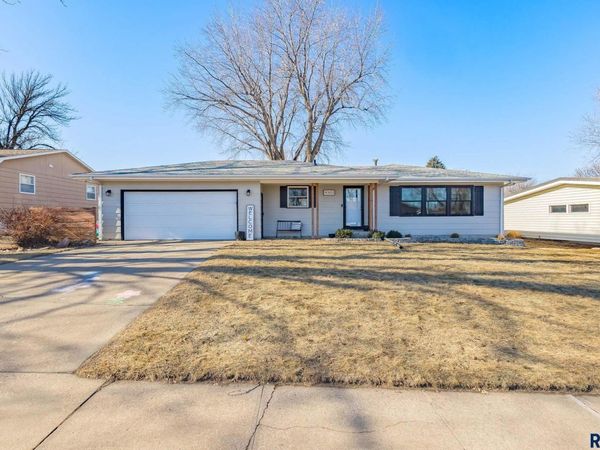 4301 S Glenview Rd, Sioux Falls, SD 57103