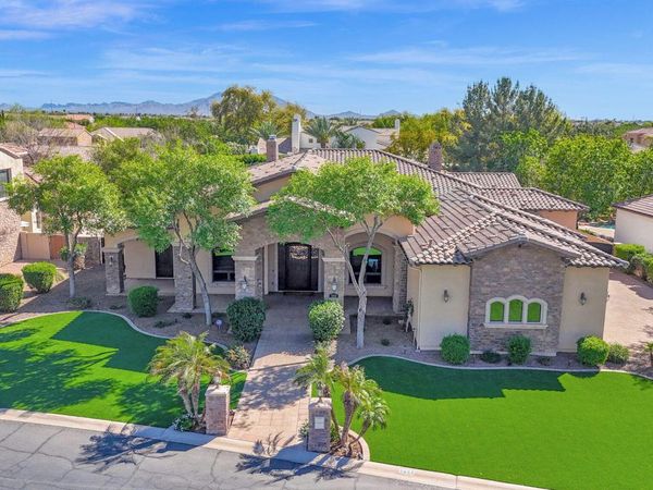 3055 E WATERMAN Way, Gilbert, AZ 85297