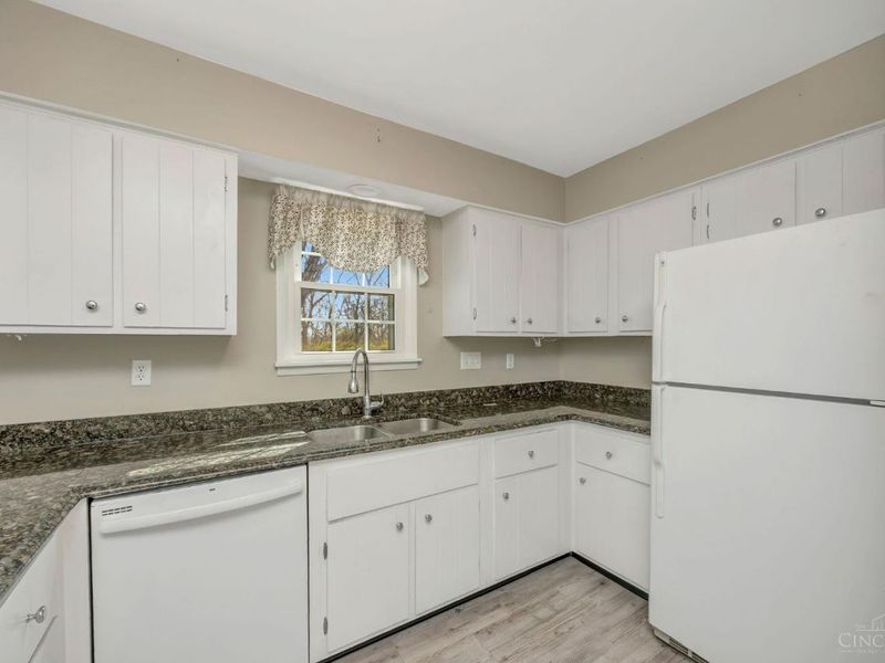 19 Creekwood Square, Glendale, OH 45246 Photo 11