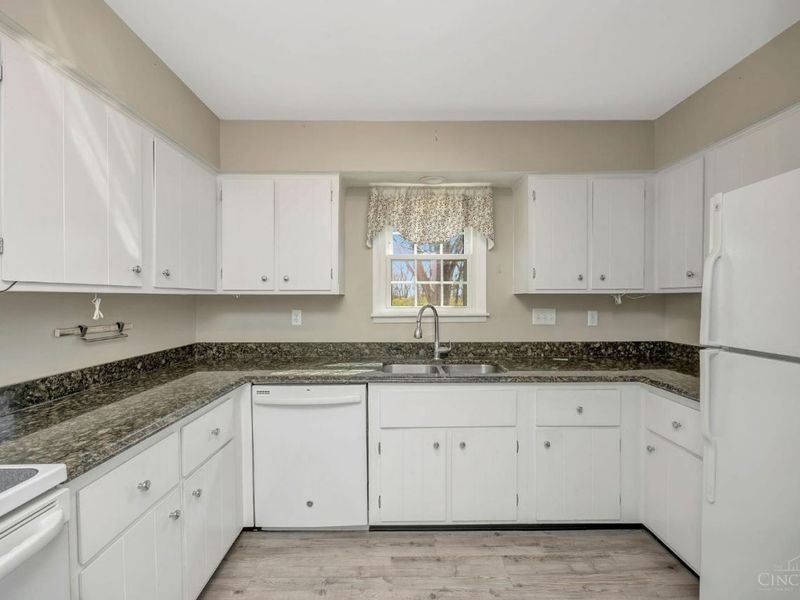 19 Creekwood Square, Glendale, OH 45246 Photo 12