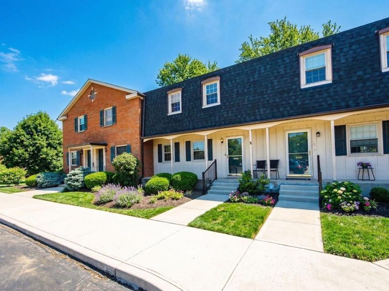 19 Creekwood Square, Glendale, OH 45246 Photo 2