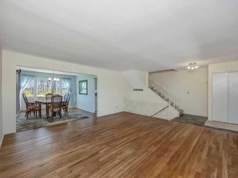 19 Creekwood Square, Glendale, OH 45246 Photo 5