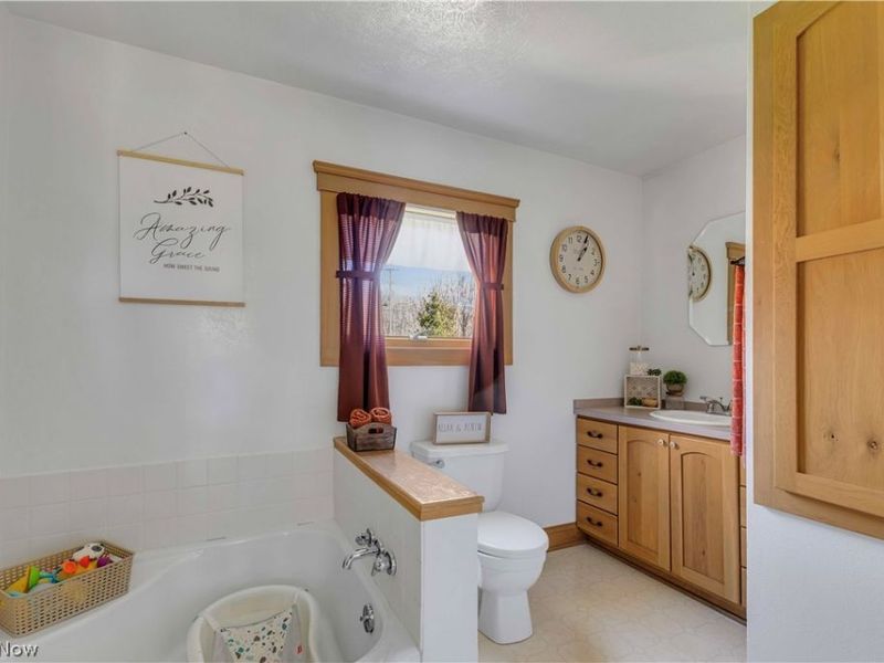 16236 Old State Road , Middlefield, OH 44062 Photo 9