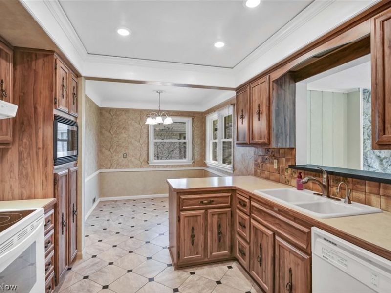 13397 Cherokee Trail, Middleburg Heights, OH 44130 Photo 13