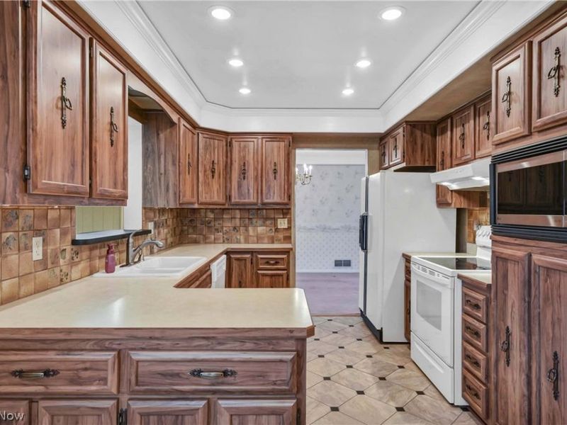 13397 Cherokee Trail, Middleburg Heights, OH 44130 Photo 2