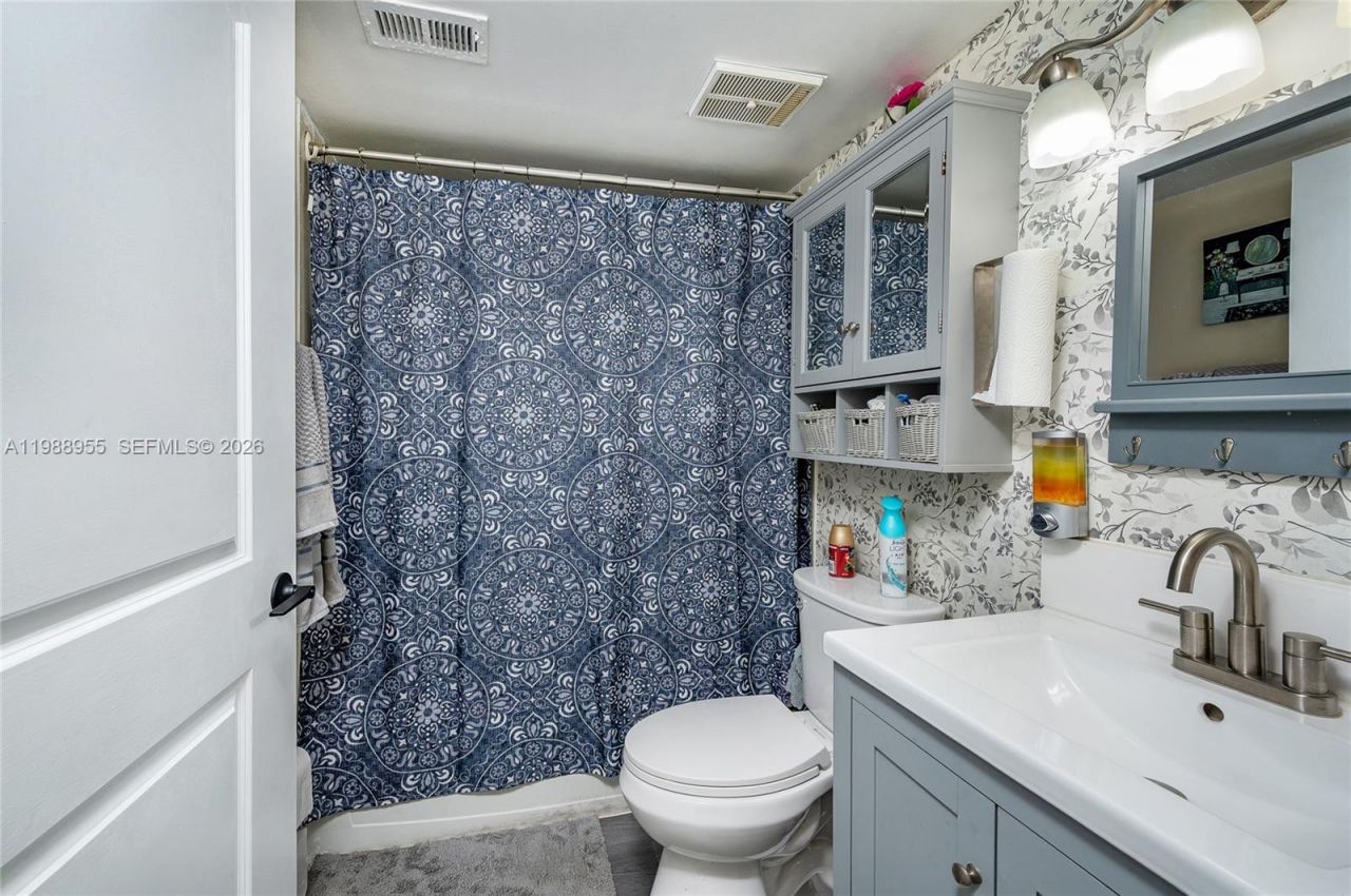 7095 NW 179th St, Unit 110, Hialeah, FL 33015 Photo
