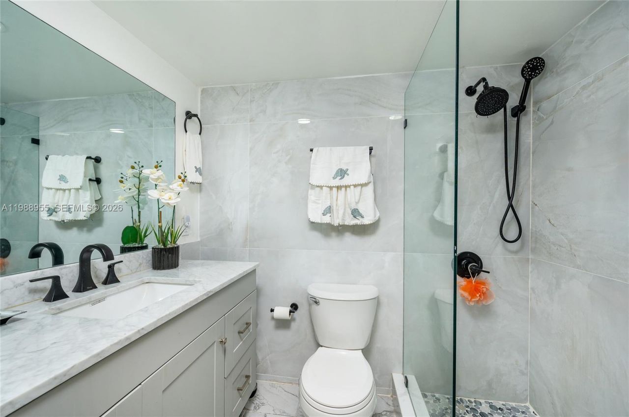 7095 NW 179th St, Unit 110, Hialeah, FL 33015 Photo