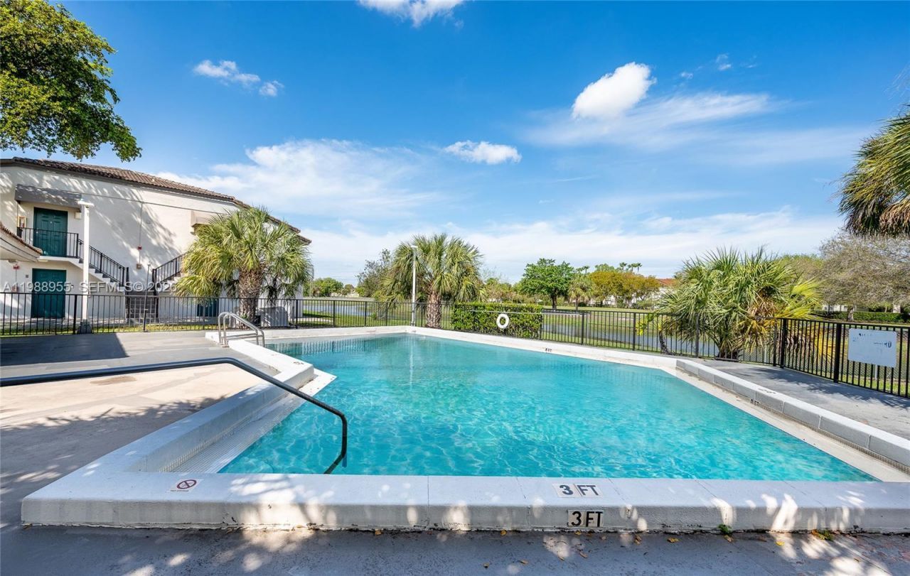 7095 NW 179th St, Unit 110, Hialeah, FL 33015 Photo