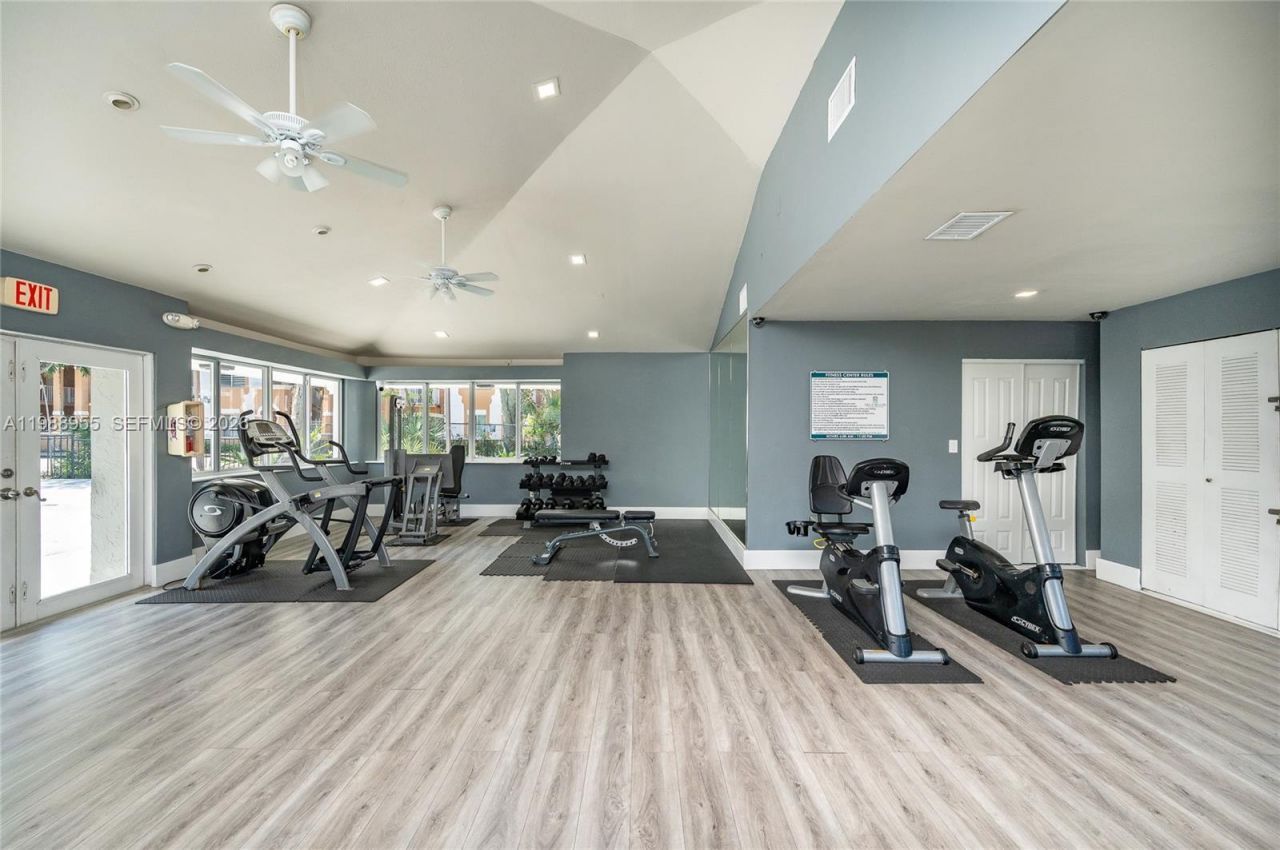 7095 NW 179th St, Unit 110, Hialeah, FL 33015 Photo
