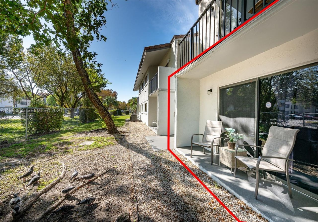 7095 NW 179th St, Unit 110, Hialeah, FL 33015 Photo