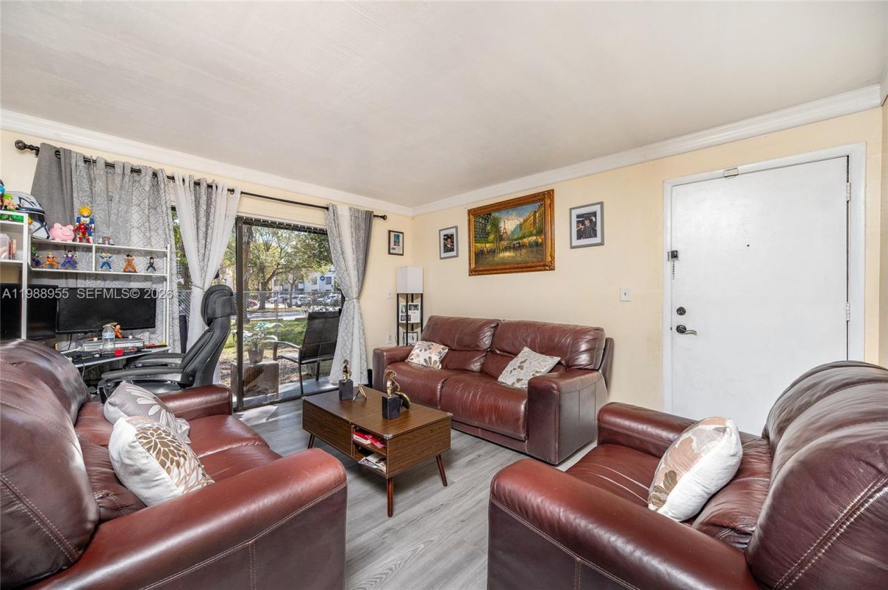 7095 NW 179th St, Unit 110, Hialeah, FL 33015 Photo