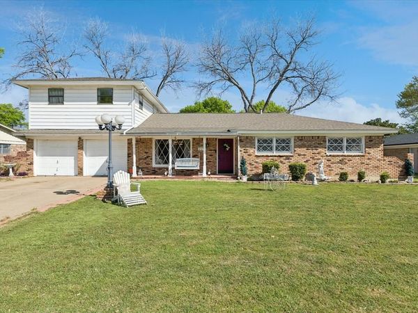 5705 Diamond Oaks Drive N, Haltom City, TX 76117