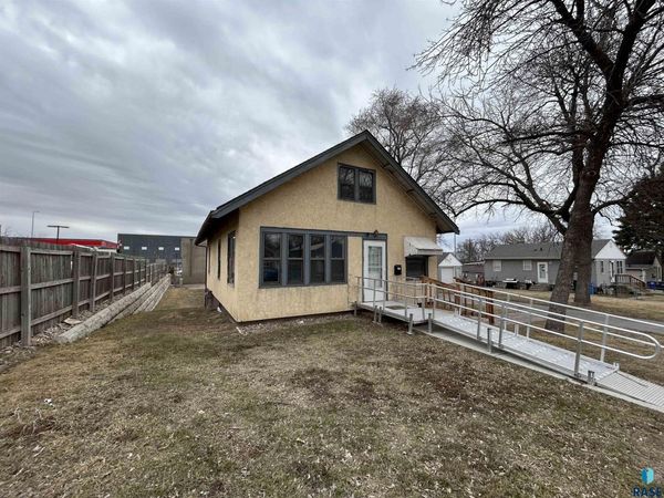 1421 N Dakota Ave, Sioux Falls, SD 57104