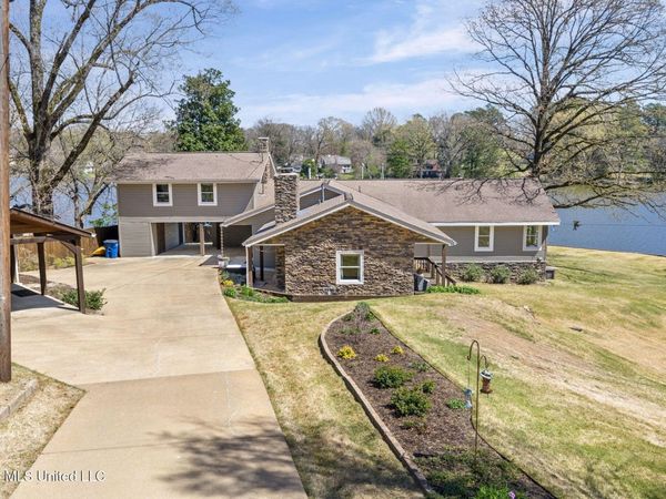 7300 W Shahkoka Drive, Olive Branch, MS 38654