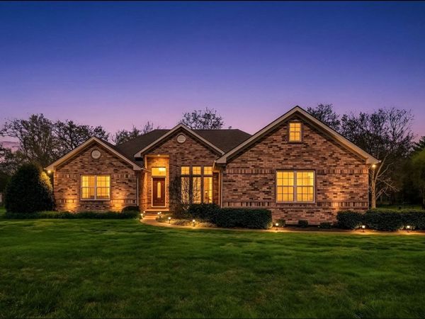 1524 Oak Branch Dr , Columbia, TN 38401