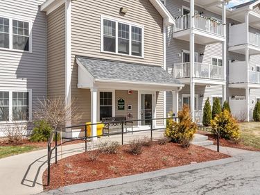 3213 Briarwood Vlg, Unit 3213, Clinton, MA 01510