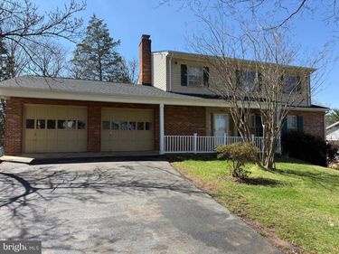 8906 WEIR STREET, MANASSAS, VA 20110