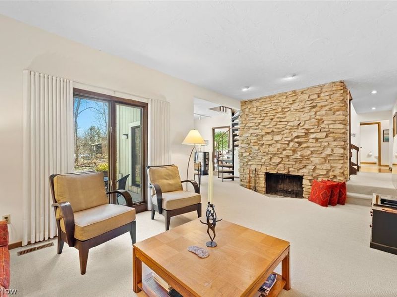 960 Poulsen Drive, Akron, OH 44313 Photo 11