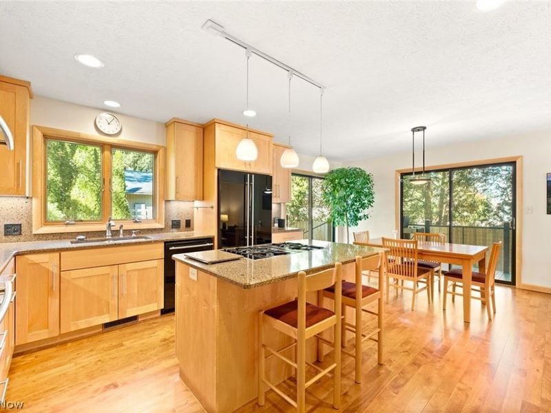 960 Poulsen Drive, Akron, OH 44313 Photo 6