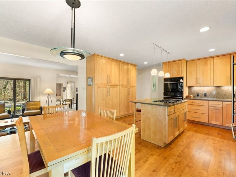 960 Poulsen Drive, Akron, OH 44313 Photo 9