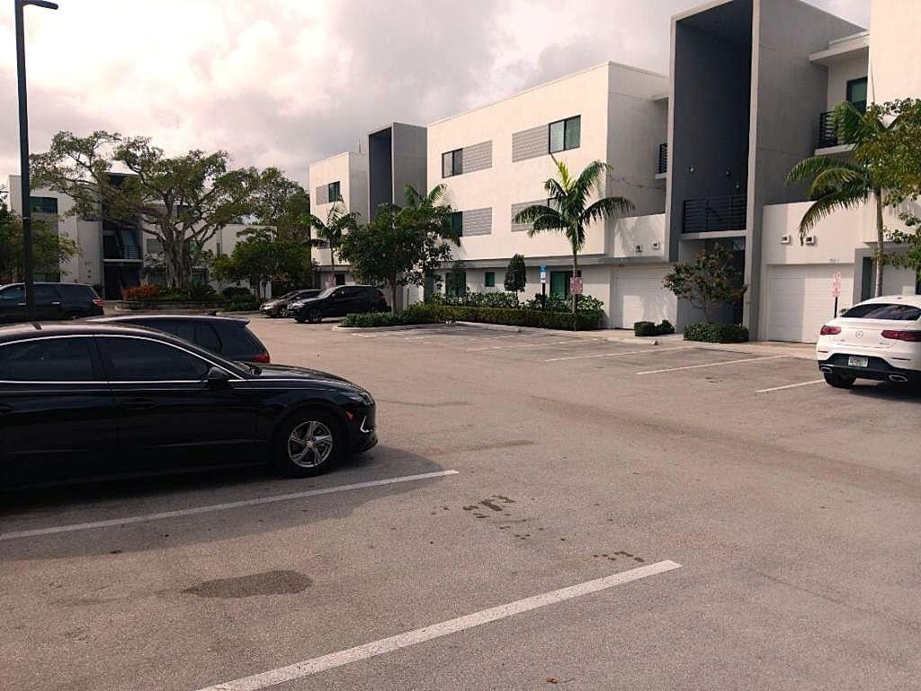 3050 NW 68th Street, Unit 1302, Fort Lauderdale, FL 33309 Photo