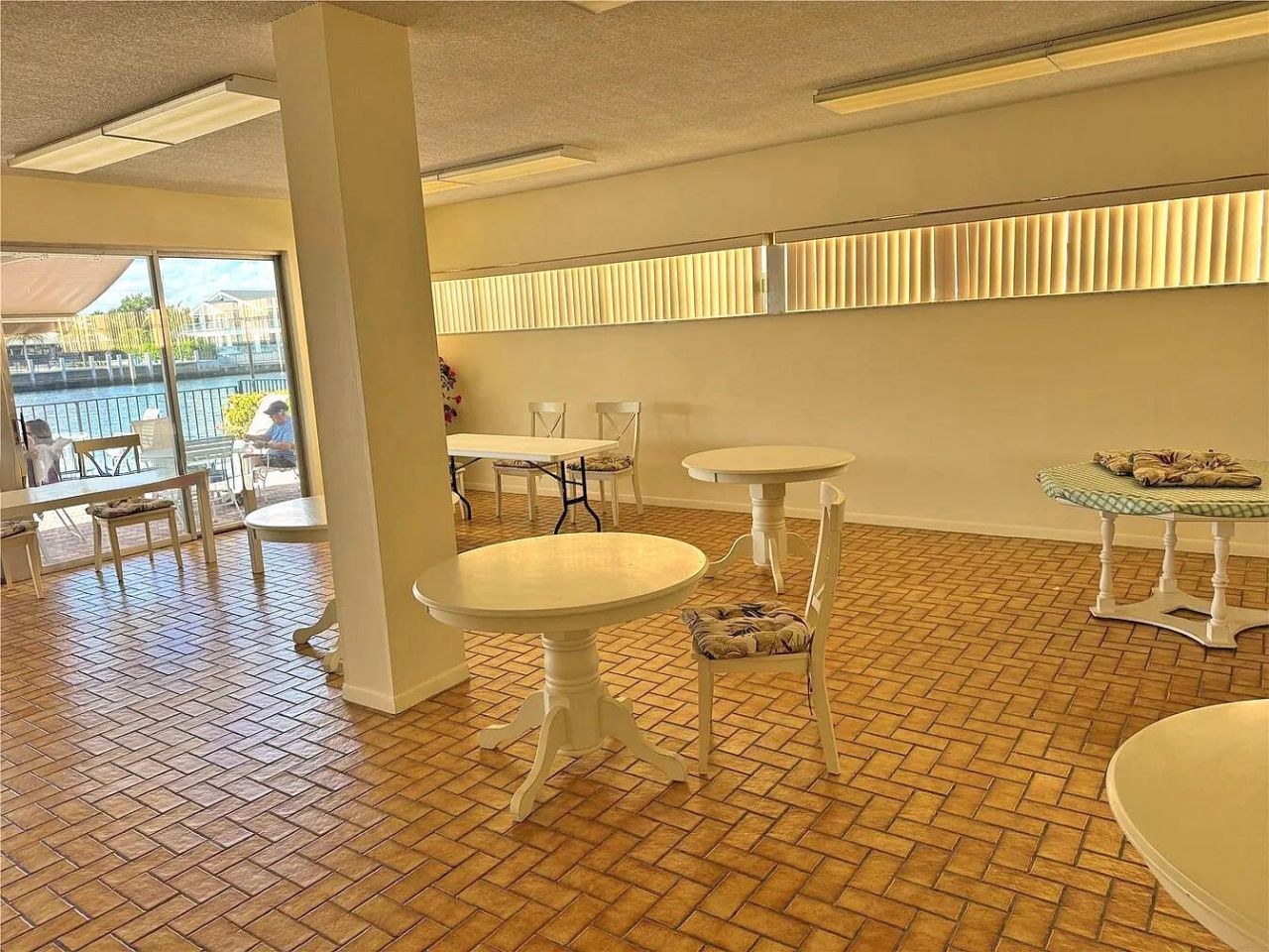 3113 S Ocean Drive, Unit 504, Hallandale Beach, FL 33009 Photo
