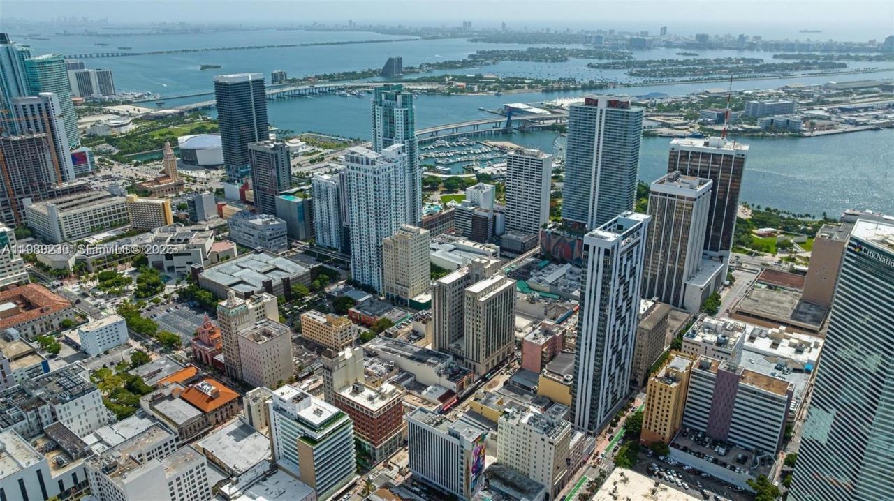 151 SE 1st St, Unit 1608, Miami, FL 33131 Photo