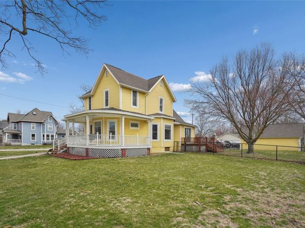 260 NE Maple Avenue, Earlham, IA 50072