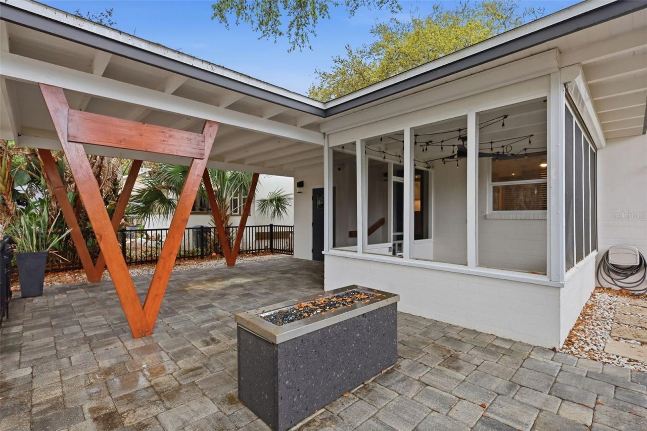 306 S Pine Street , New Smyrna Beach, FL 32169 Photo