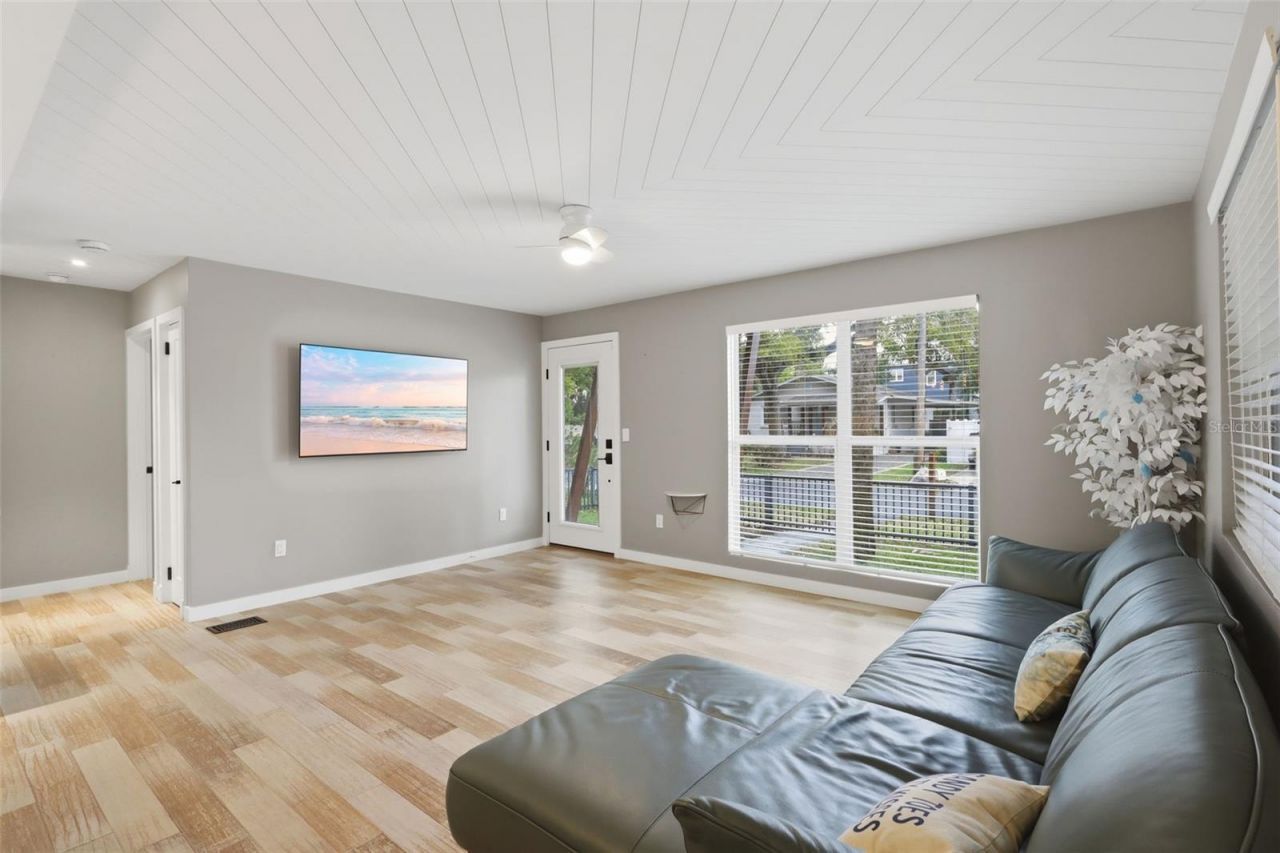 306 S Pine Street , New Smyrna Beach, FL 32169 Photo