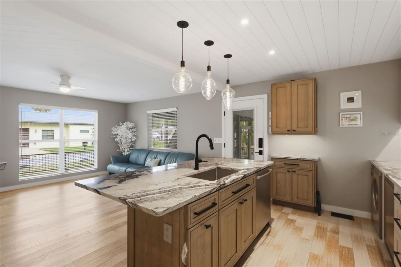 306 S Pine Street , New Smyrna Beach, FL 32169 Photo