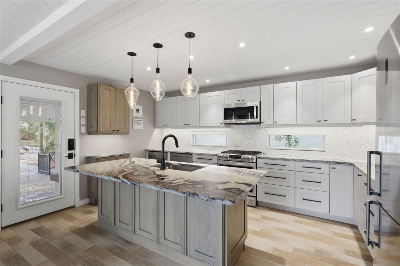 306 S Pine Street , New Smyrna Beach, FL 32169 Photo