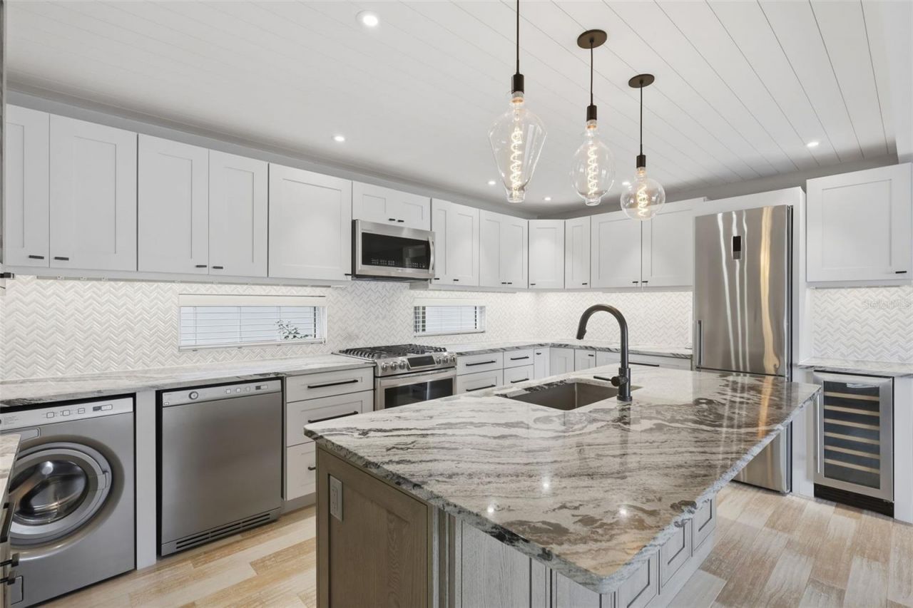 306 S Pine Street , New Smyrna Beach, FL 32169 Photo