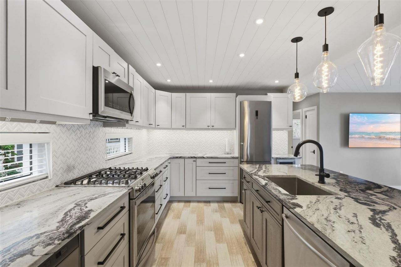 306 S Pine Street , New Smyrna Beach, FL 32169 Photo