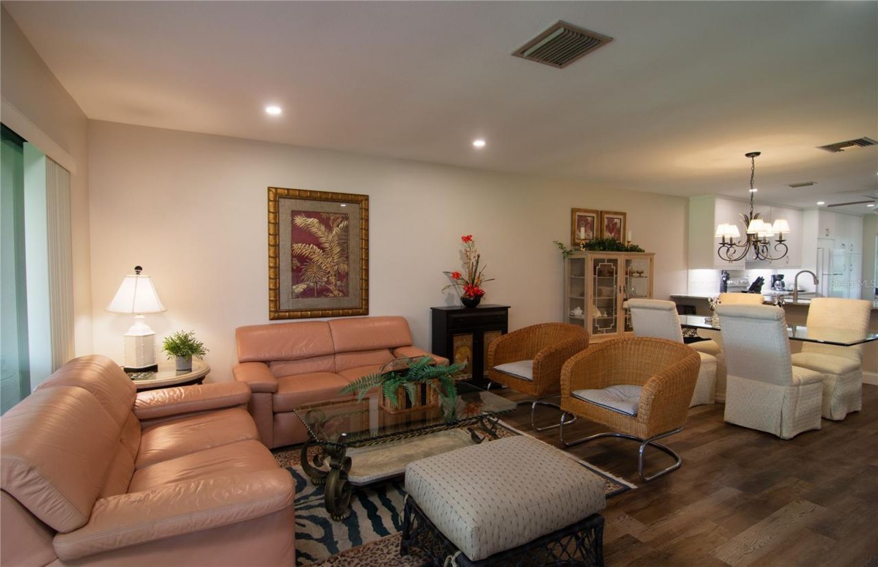 5635 Golf Pointe Drive, Unit 101, Sarasota, FL 34243 Photo