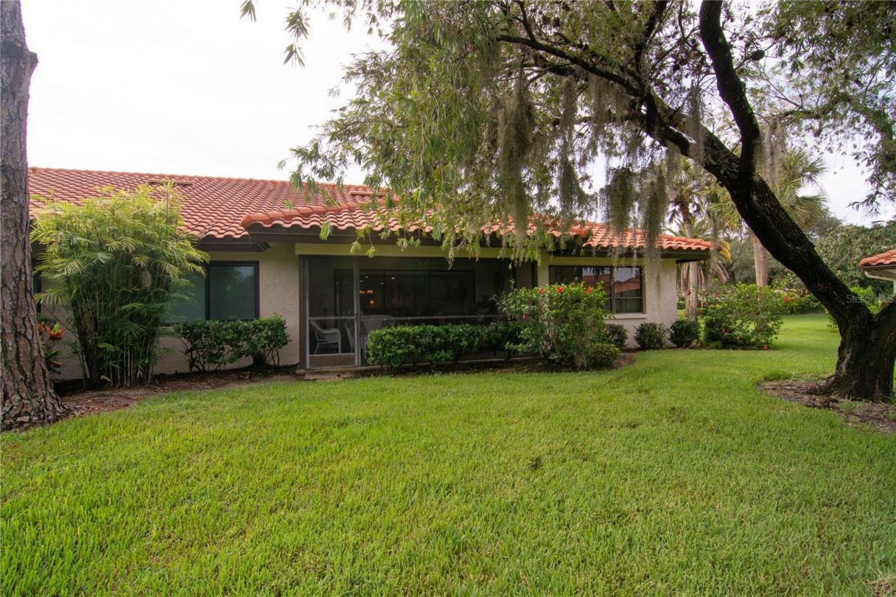 5635 Golf Pointe Drive , Unit 101, Sarasota, FL 34243 Photo