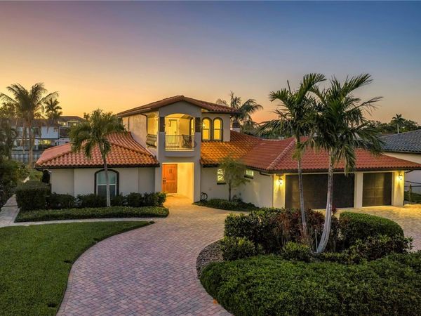 1939 HAWAII AVENUE NE, ST PETERSBURG, FL 33703