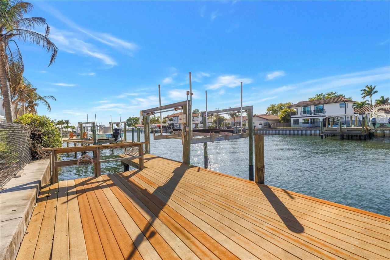 1939 Hawaii Avenue Ne, Saint Petersburg, FL 33703 Photo